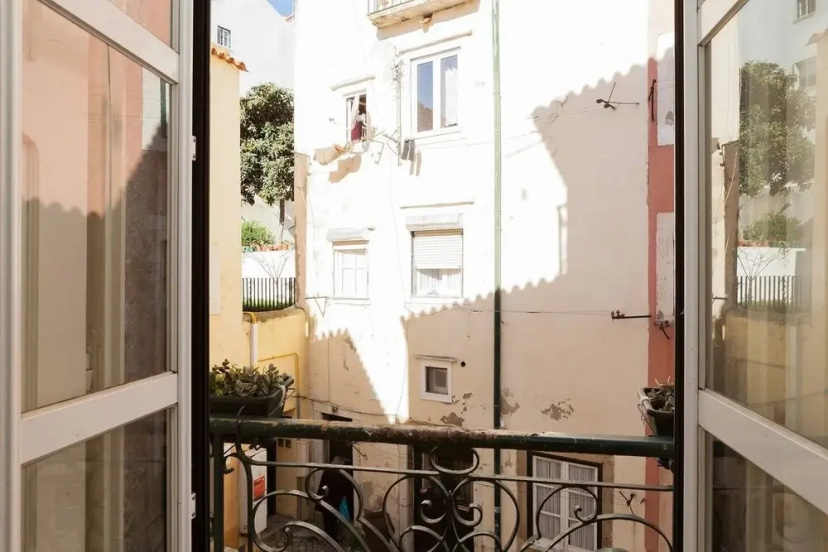 Цены на Alfama Vintage II Apartment Rentexperience в Лиссабоне