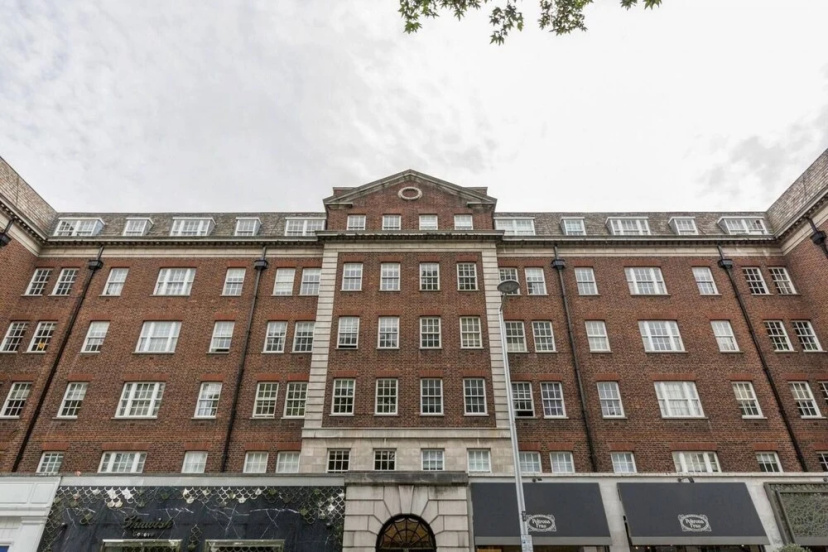 Bright Two Bedroom Apartment in Chelsea 43 — отель с удобствами в Лондоне