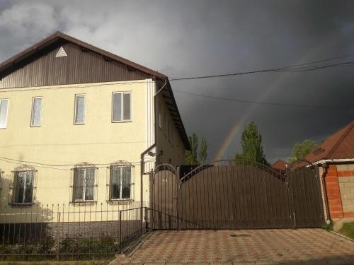 Sweet House Guest house — отель с удобствами в Каракол