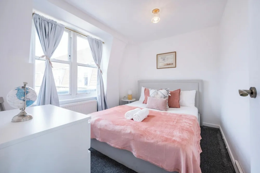 Spacious London stay -3 Bedroom property — отзывы гостей и цены