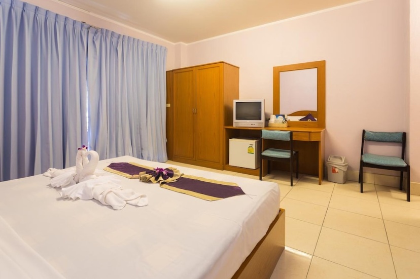 Room in Guest Room - Guesthouse Belvedere - Beautiful Double Room a few Steps From the Beach — отель с удобным расположением в Патонг