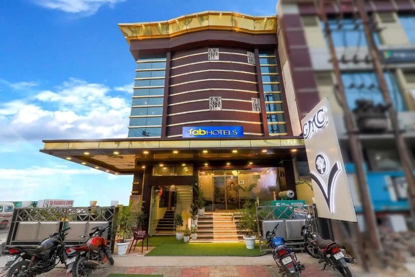 FabHotel GMC Grand - Hotel in Λάκναου - Photo 1