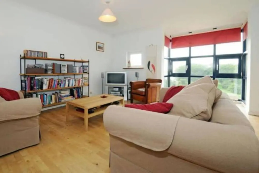 Modern 1 Bedroom Stunning View of Thames — комфортный отель в Лондоне