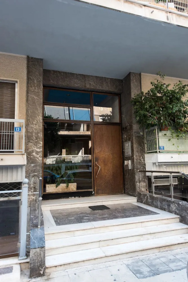 Garden Central Athinian Apartments — комфортный отель в Афины