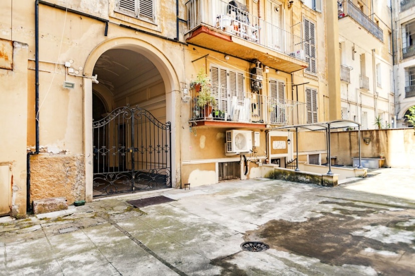 Antica Dimora al Colosseo — забронировать отель в Риме