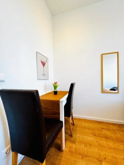 Family 3BR Apartment Near Alterlaa 2 — отель в вене, Австрия