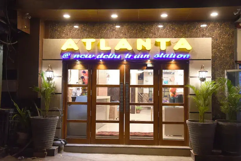 Hotel Atlanta Paharganj — отель с удобным расположением в Дели