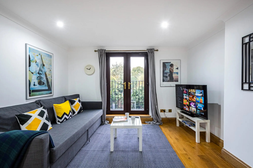 Цены на London 2 Bed Apartment With Free Wifi в Лондоне