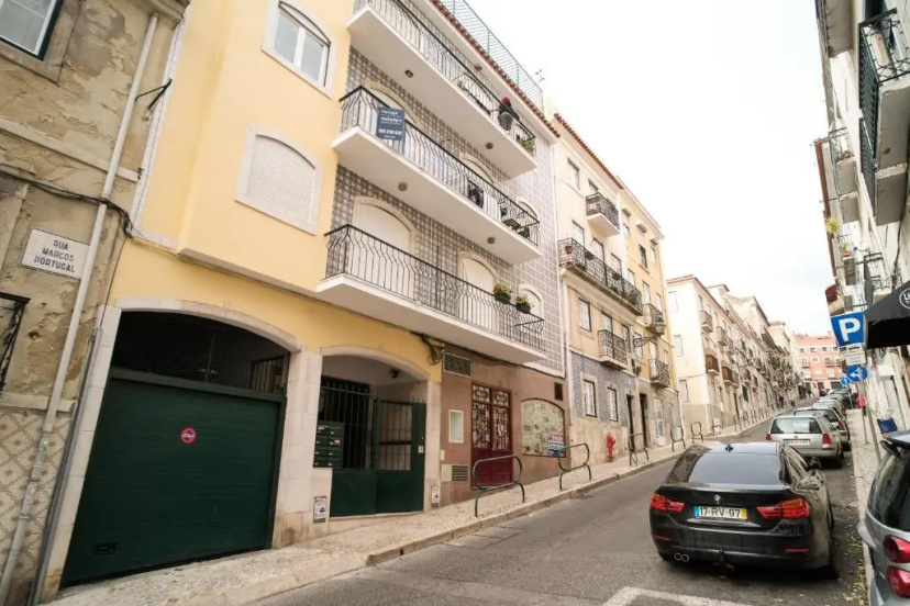 Flores Terrace Apartment — отель с удобствами в Лиссабоне