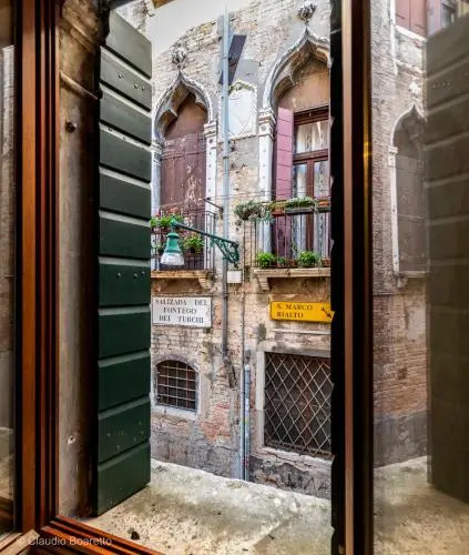 Gondola Bianca Veniceiloveyou Apartments — отель с удобствами в Венеции