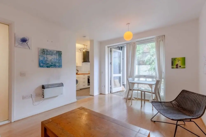 Spacious 1 Bed Apartment Near Shoreditch Park — отель в Лондоне, Соединенное Королевство