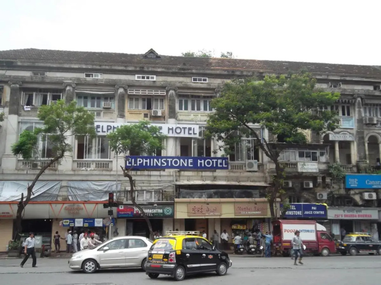 Сравните цены на Elphinstone Hotel в Мумбаи