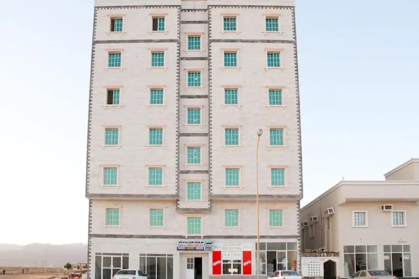 OYO 130 Al Gazzaz Furnished Apartment — отель в Салала, Оман
