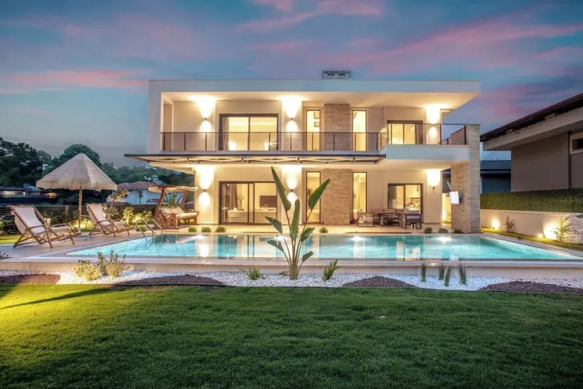 Цены на Spacious 4BR Villa Perfect for Families & Friends в Мармарисе