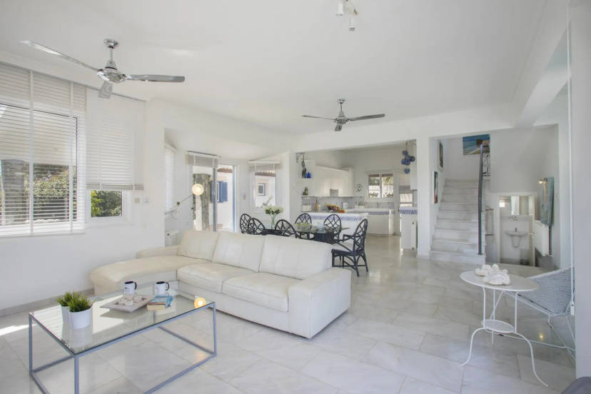 Mazeri in Protaras With 5 Bedrooms and 4 Bathrooms — отель с удобствами в Протарас