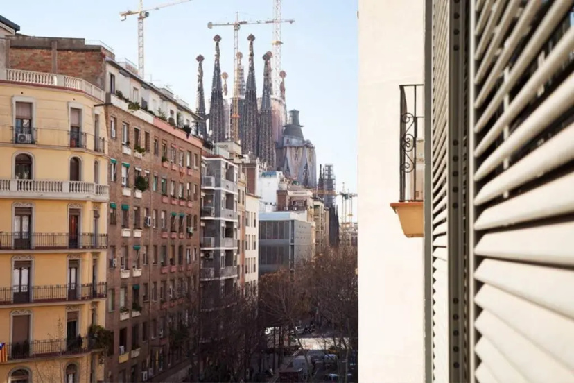 Цены на Sf2 - Sagrada Familia Bright & Quiet Apartment в Барселоне
