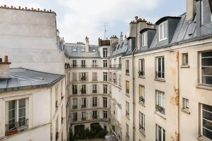 1 Bedroom Apartment in 11th Arrondissement Paris — забронировать отель в Париже