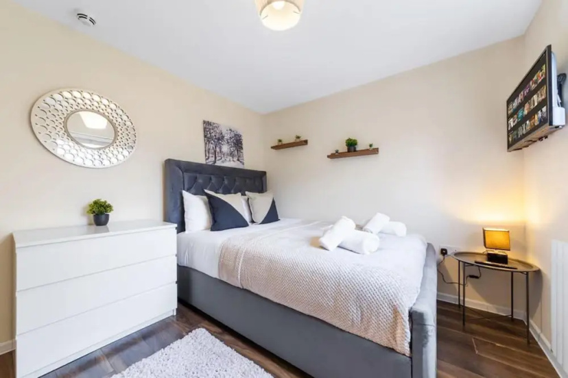 Stunning Double Bed Room In Isleworth TW7 — отель с удобным расположением в Лондоне