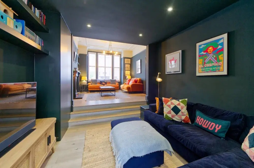 4 Bedroom House Barnes — забронировать отель в Лондоне