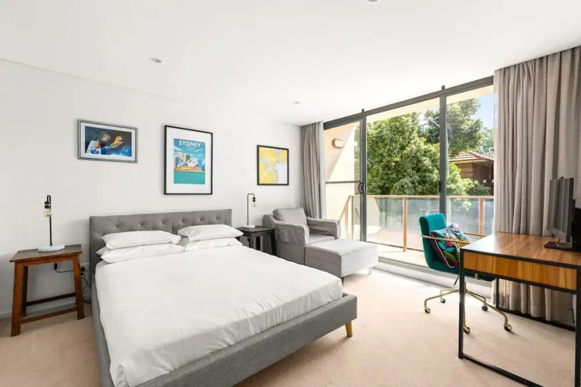 Цены на Stylish 1-bed in the Heart of Sydney's Inner West в Сиднее
