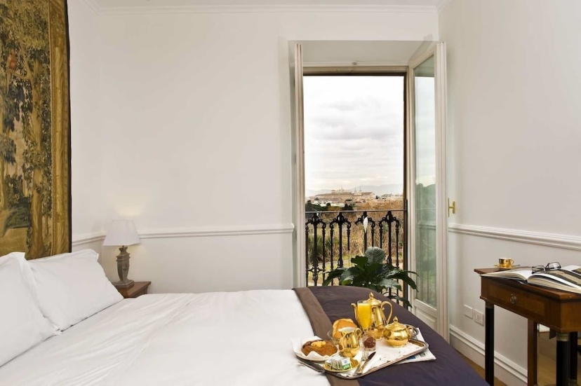 Domus Aurea Relais Guest House — забронировать отель в Риме