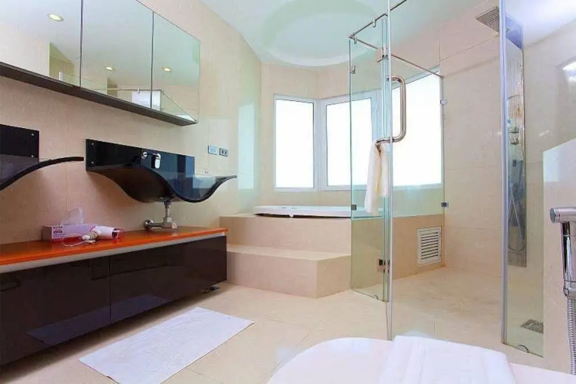 Ocean Fringe Apartment A — забронировать отель в Паттайе