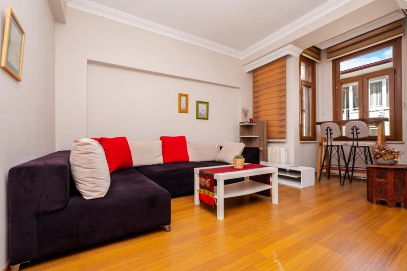 Authentic Central Flat With Bay Window in Besiktas — отель в Стамбуле, Турция