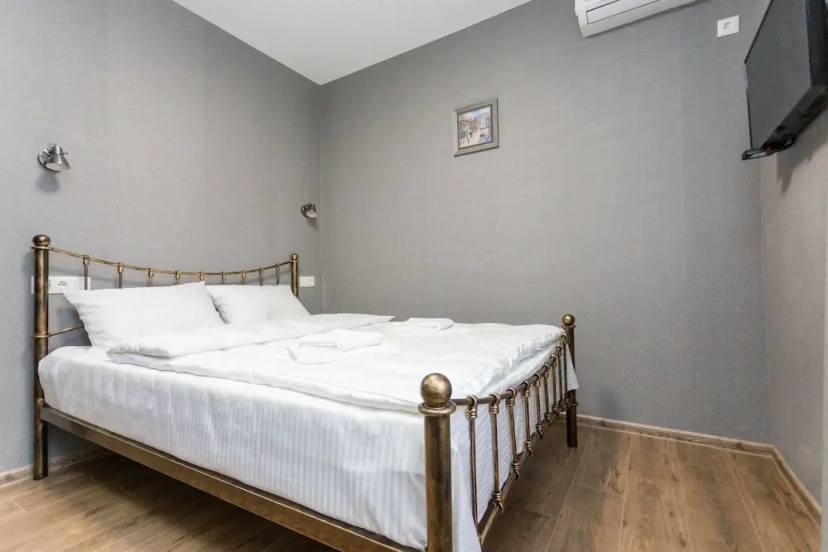 Falcon Apartments - 300 Aragveli — отель с удобствами в Тбилиси