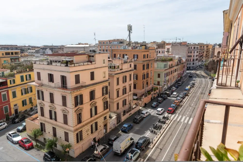 Boho 202 in Rome With 2 Bedrooms and 2 Bathrooms — отель в Риме, Италия