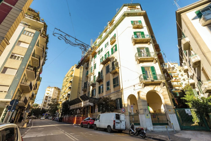Arenella Family Apartment — отель с удобствами в Неаполе