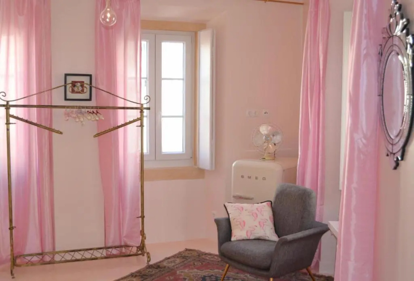 Mouraria Deluxe Apartments — отель с удобным расположением в Лиссабоне