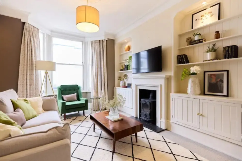 Цены на The Fulham Asylum - Modish 2bdr Flat With Patio в Лондоне