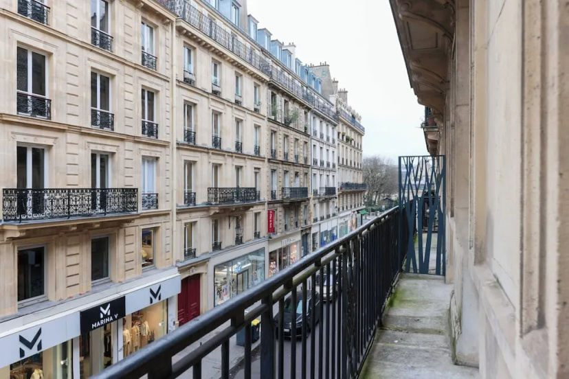 Peaceful Apartment - 2br/6p - Porte Saint-denis — комфортный отель в Париже