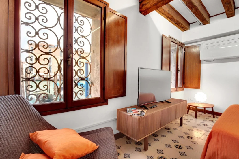 Venice Apartment overlooking Grand Canal — забронировать отель в Венеции