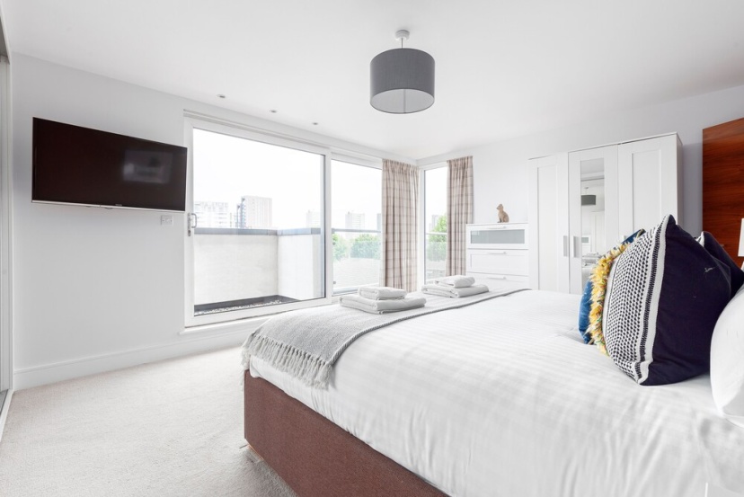 Цены на Impressive 2 Bed Penthouse in Wandsworth в Лондоне