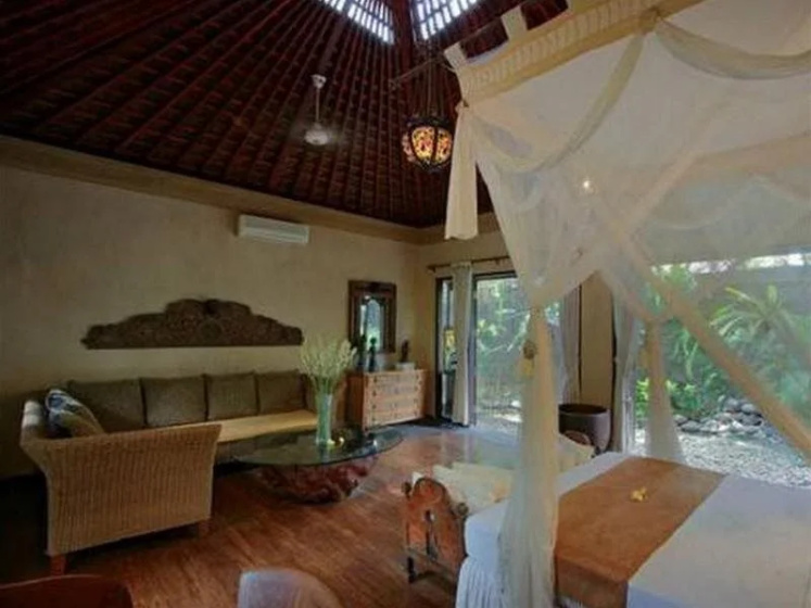 Taman Mesari Luxury Villa — забронировать отель в Кута