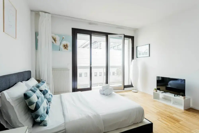 Цены на Le Marais Apartment - Saint Martin в Париже