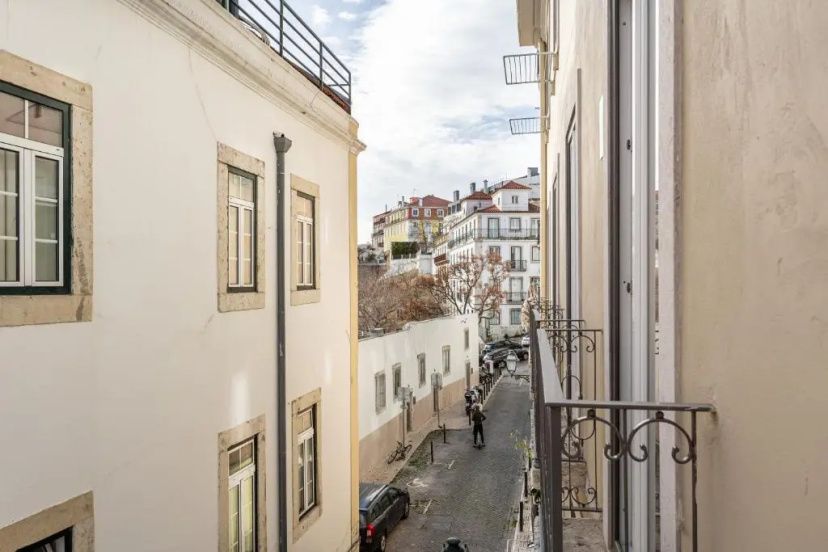 Altido Elegant Bica Apartment In Historical Centre — комфортный отель в Лиссабоне