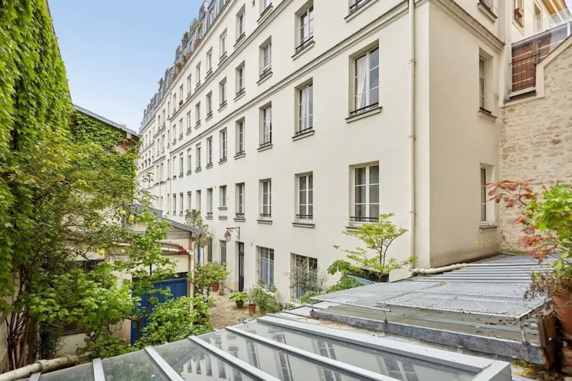 Charming 1 Bedroom Apartment Le Marais — забронировать отель в Париже