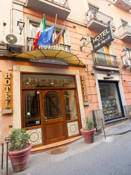 Сравните цены на Hotel Bella Napoli в Неаполе