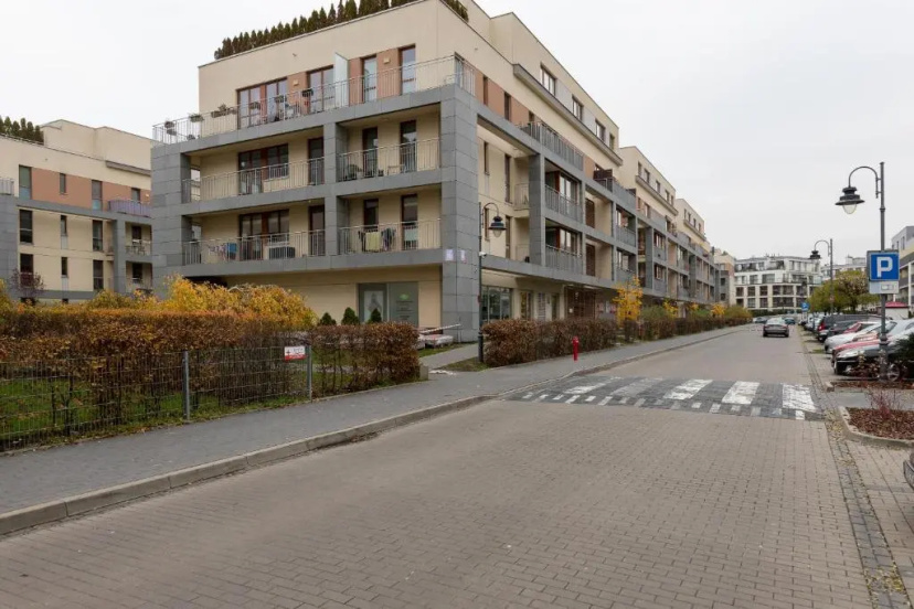 Hlonda Deluxe Apartment with Terrace — отель с удобным расположением в Варшаве