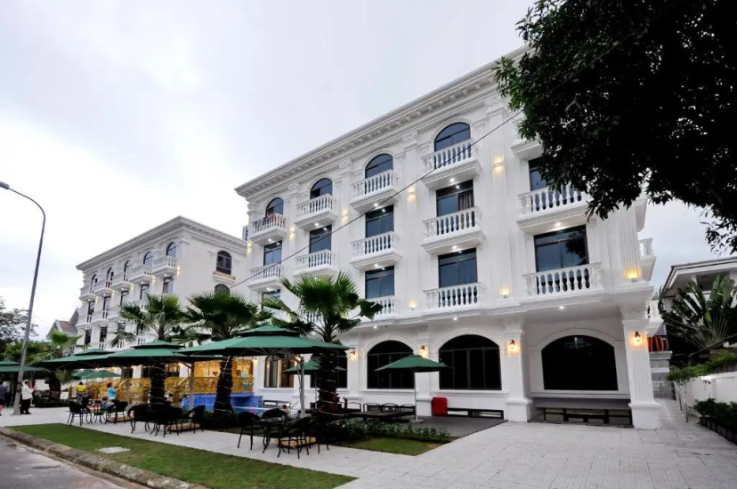Crown Nguyen Hoang Hotel — отель в удобной локации в Нячанге