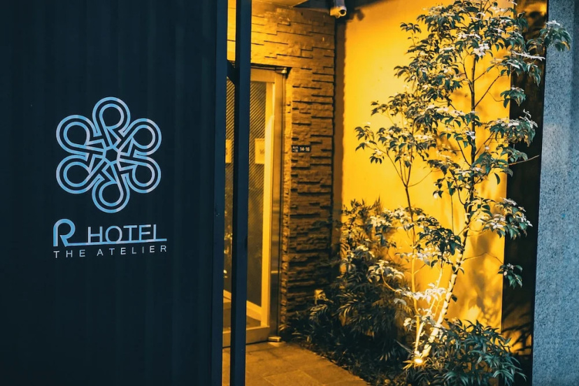 R Hotel-The Atelier Shinsaibashi East — забронировать отель в Осаке