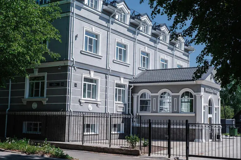 Вишнёвый Рояль — отель с удобным расположением в Великом Новгороде