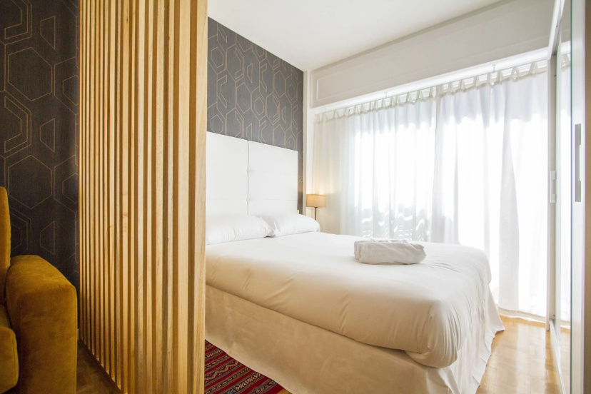 Urban District Apartments - Atocha Stylish with pool — отель с удобствами в Мадриде