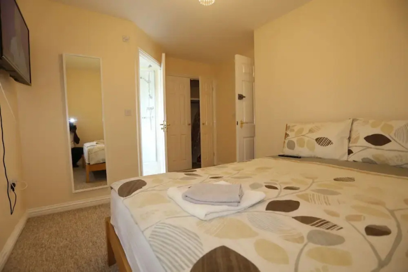 Beautiful 4 beds Hillview House — отель в Лондоне, Соединенное Королевство
