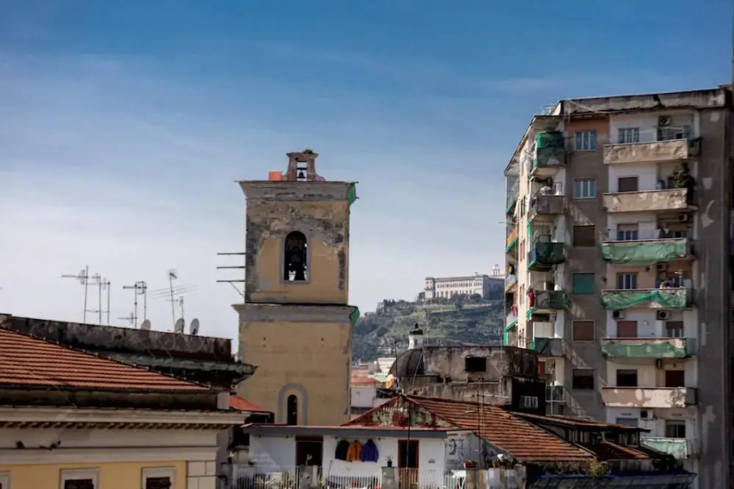 Via Mancini 12 in Napoli — отель с удобным расположением в Неаполе