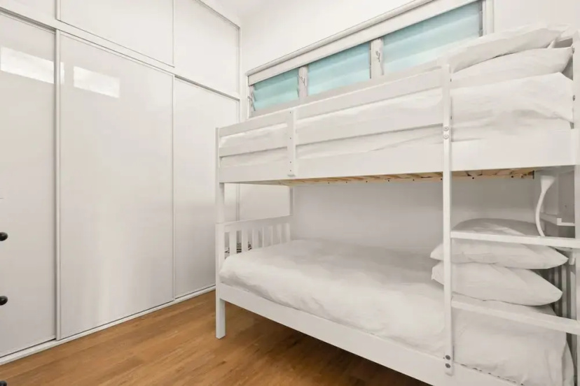 Цены на Luxury 2-bed With Ocean Views and Garden в Сиднее