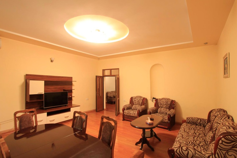 FlatsInYerevan - Apartments on Tpagrichner Street — отель с удобствами в Ереван