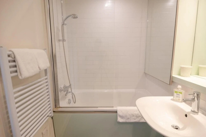 The Islington Nest - Bewitching 1bdr Flat With Balcony — отель с удобным расположением в Лондоне